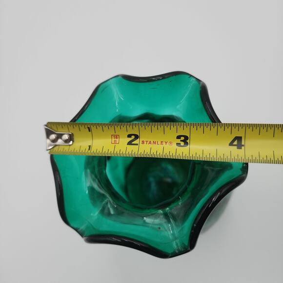 VTG Unique Green Art Glass Vase Ruffled Top 2  Flat Sides Modern Home Decor - Picture 11 of 11